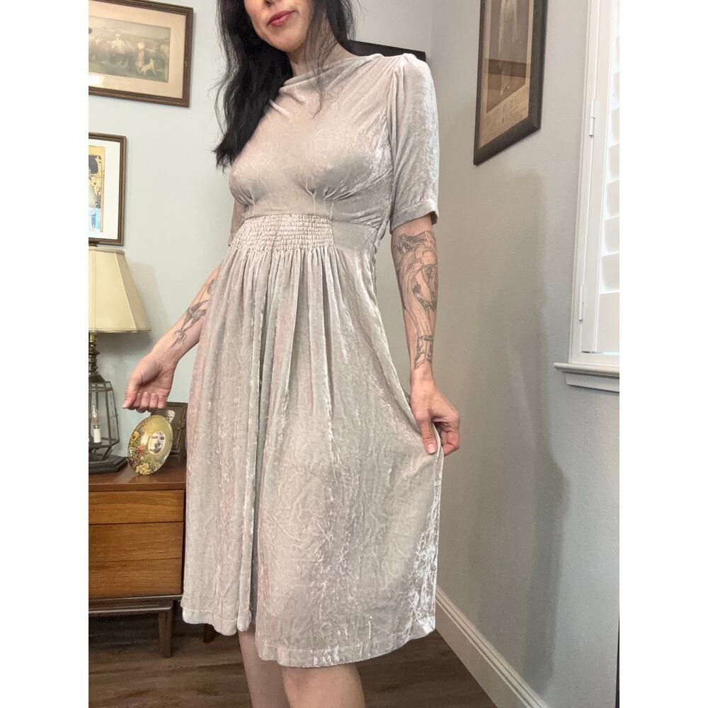 Zambesi designer dress Odeon in gray pink Rayon Silk Velvet fabric 40s style - Picture 8 of 9